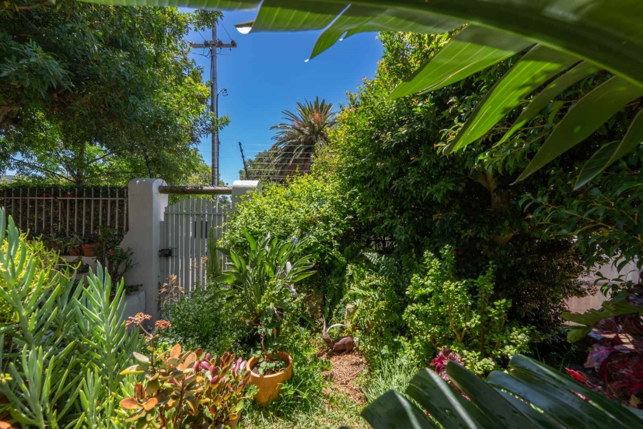 1 Bedroom Property for Sale in Vredehoek Western Cape